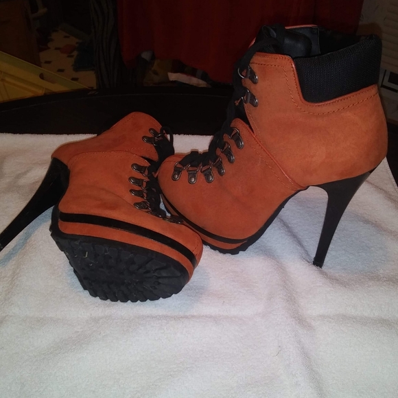 9.5 Orange NWOT STILLETTO LACE UP BOOTS - Picture 2 of 3